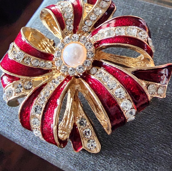 Vintage Red Enamel Gold Tone CZ and Faux Pearl Valentine's Ribbon Bow Brooch Pin - Picture 2 of 16